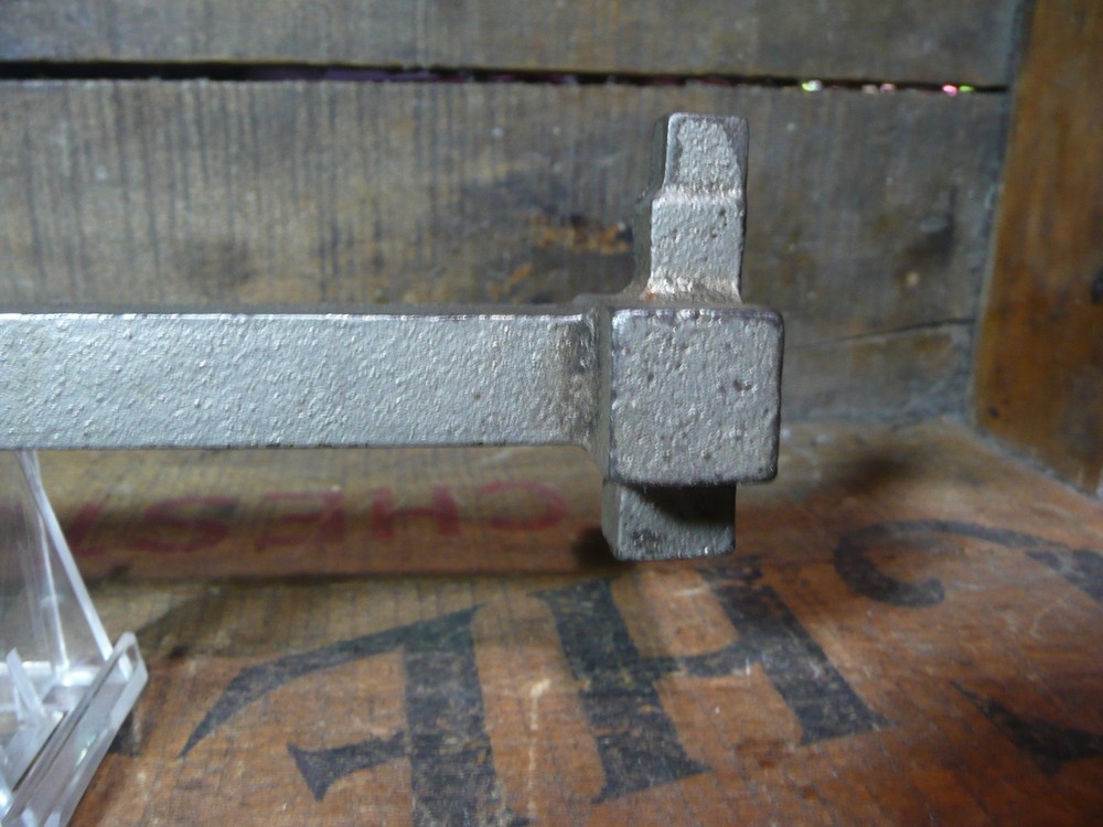 GRAY 842 Drain plug tool.