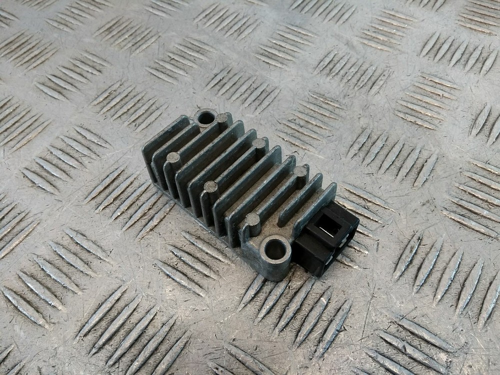 2017 YAMAHA MT 125  RECTIFIER REGULATOR