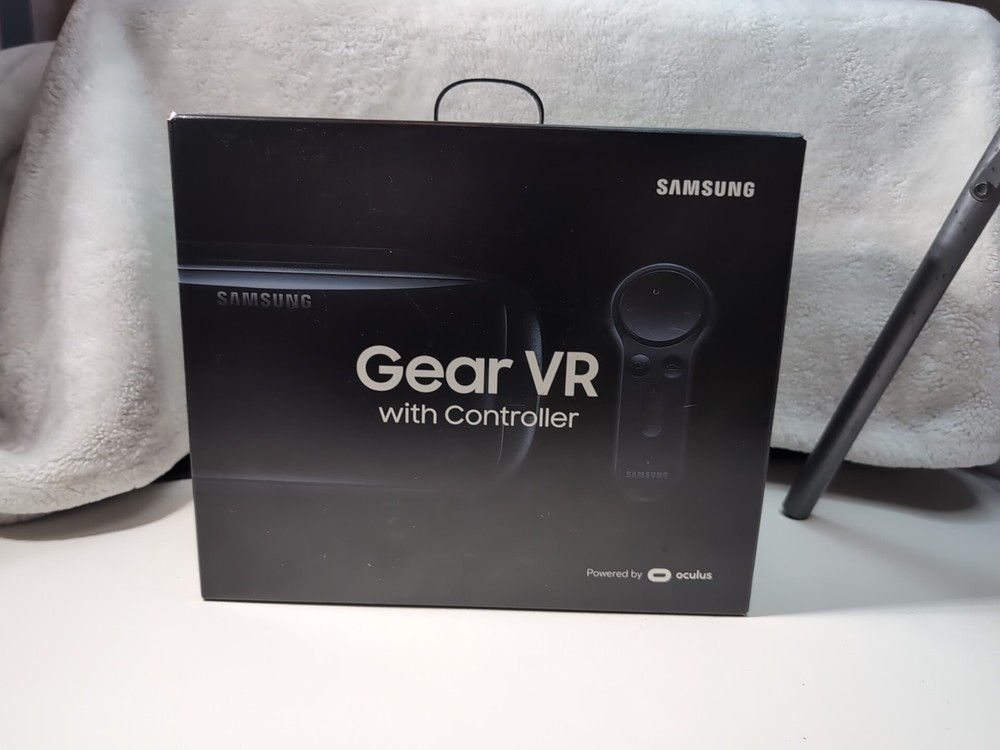 Samsung Gear VR Headset with Remote Controller SM-R324 Oculus Open Box