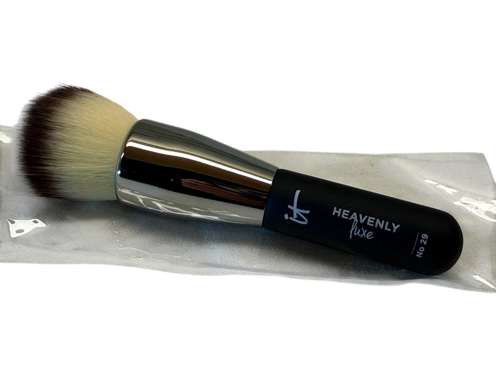 it Cosmetics Heavenly Luxe Solid Serum Foundation Brush No. 29