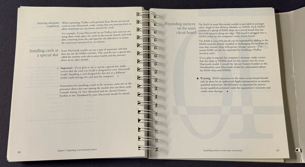 Apple Macintosh Reference Manual 1990. System User’s Guide 030–4015-A MINT