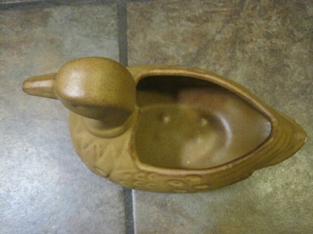 DUCK PLANTER ~ BROWN POTTERY ~ UNKNOWN MAKER ~ 8½" x 6" ~ VGUC