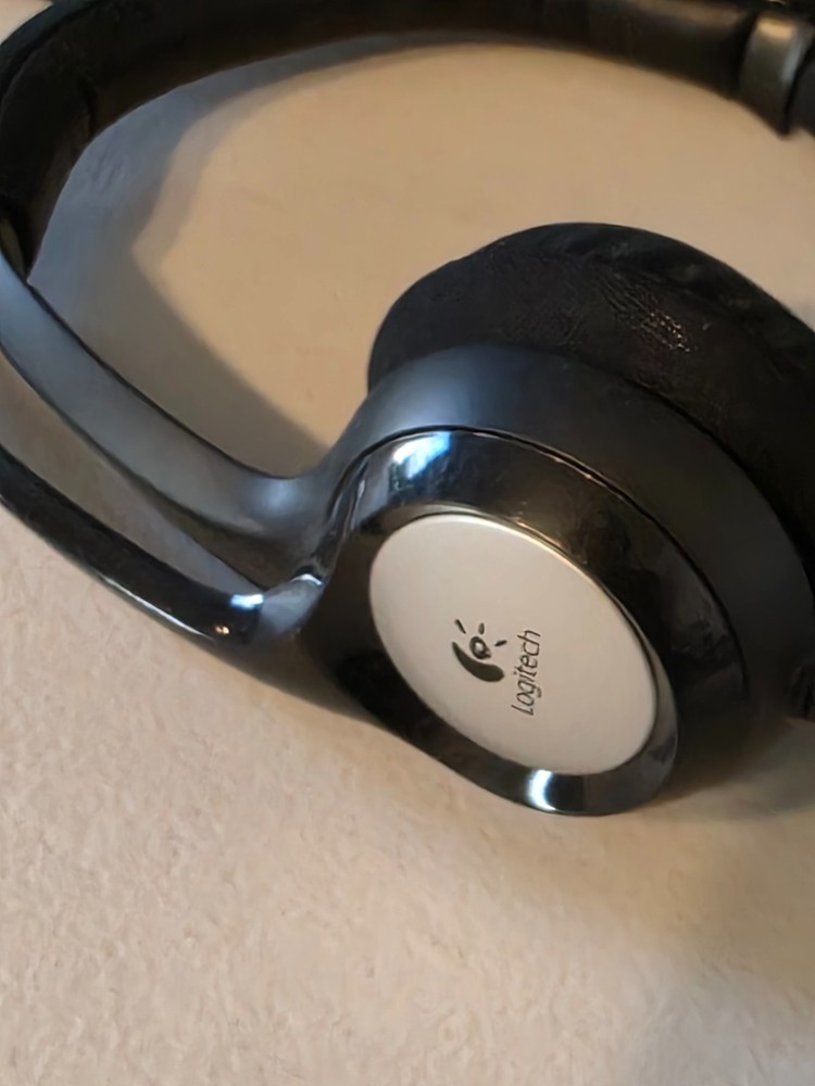 Logitech Over-Head Padded USB Headset Microphone Gaming 2010's