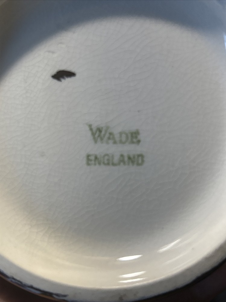WADE ENGLAND GOLD COLORED CREAMER! Chip on bottom