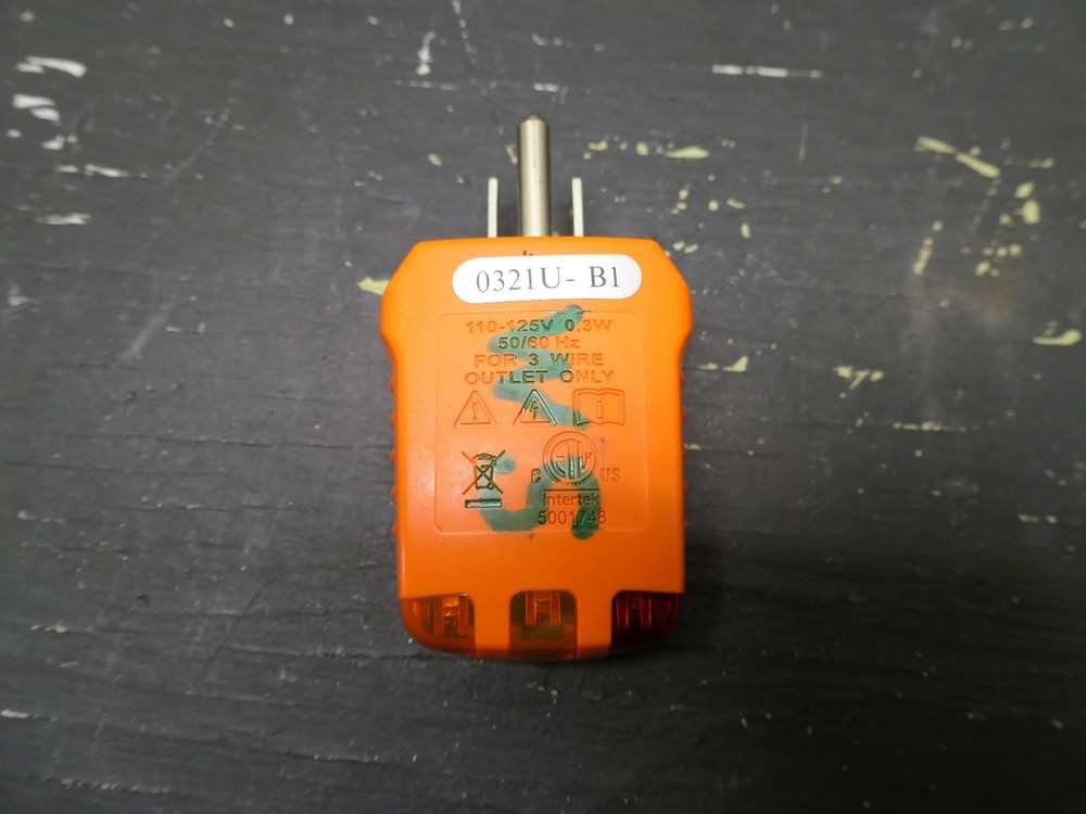 KLEIN TOOLS RT210 OUTLET RECEPTACLE TESTER WITH GFCI BUTTON