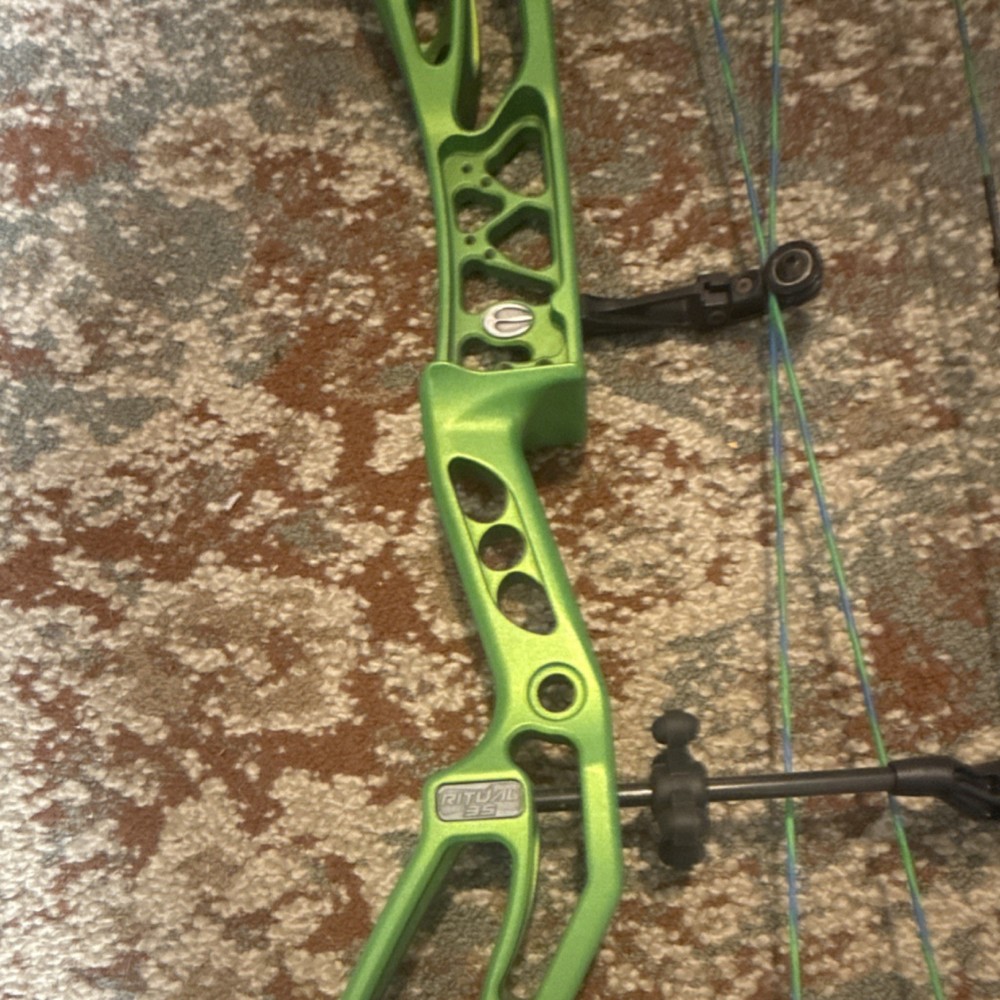 Elite Ritual 35 Compound Bow Green Color