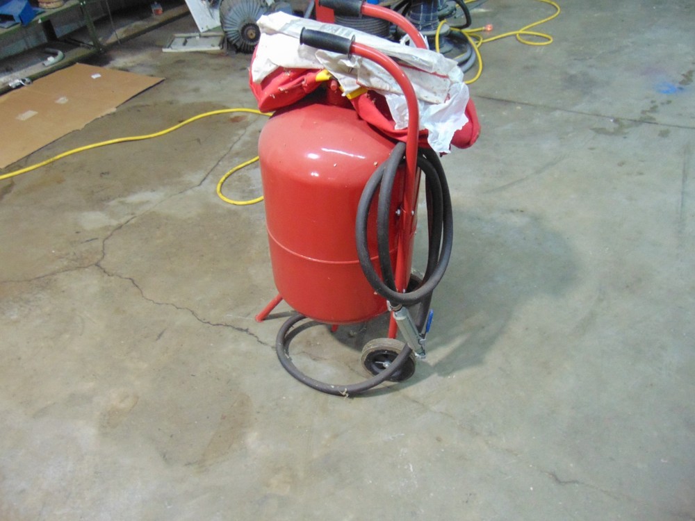 Grip On Pressurized Abrasive Blaster