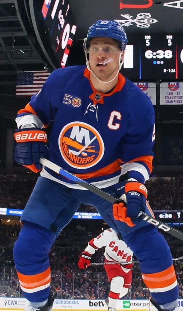 2017-present New York Islanders Adidas blue jersey Captain C patch Anders Lee