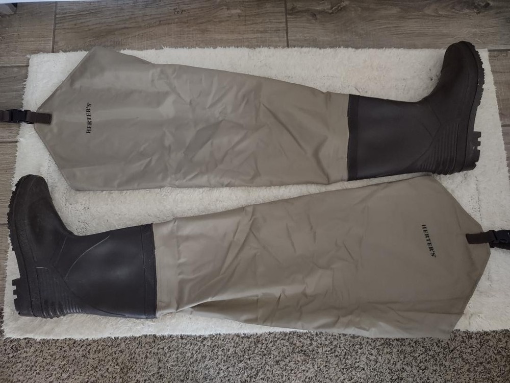Herter's size 12 hip boots, rubber sole. excelent condition