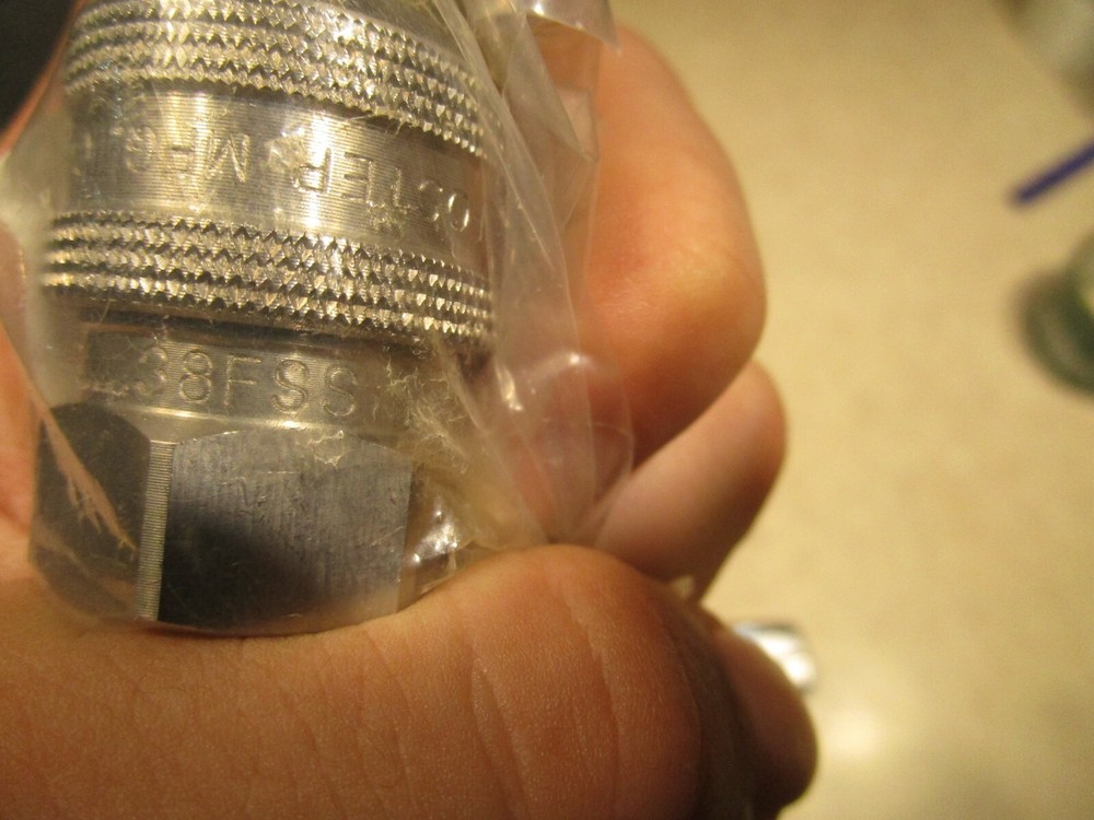 FOSTER 38FSS, 3/8" FNPT, QUICK CONNECT, 303SS, PLUG & COUPLING, F0067