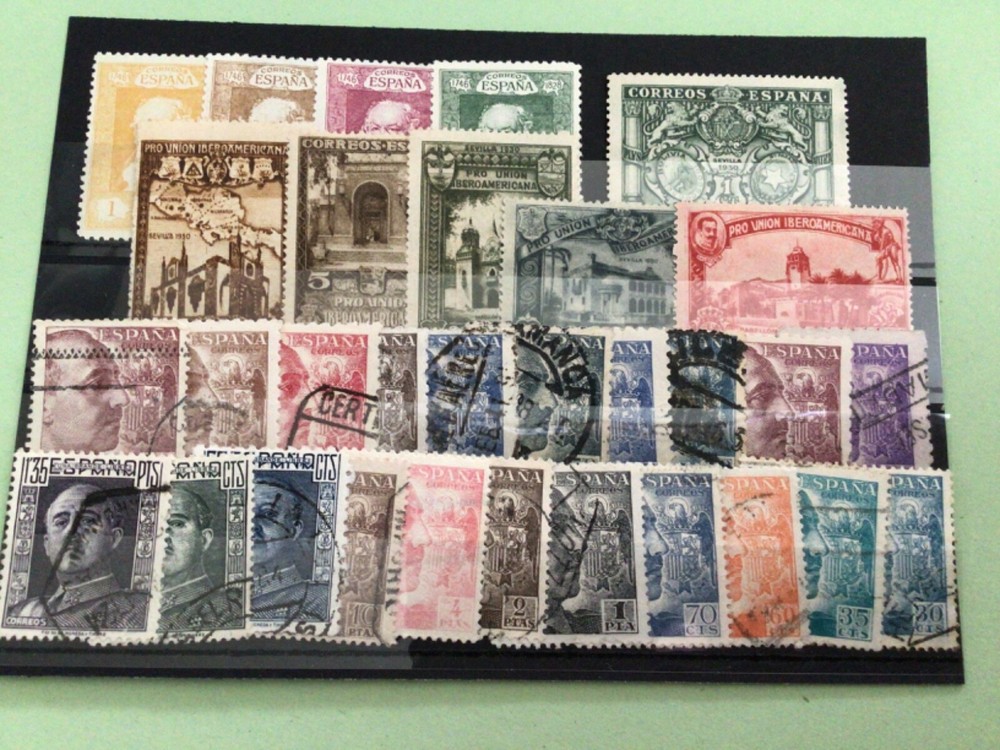 Spain 1930 -1946 mounted mint & used stamps  Ref A8885