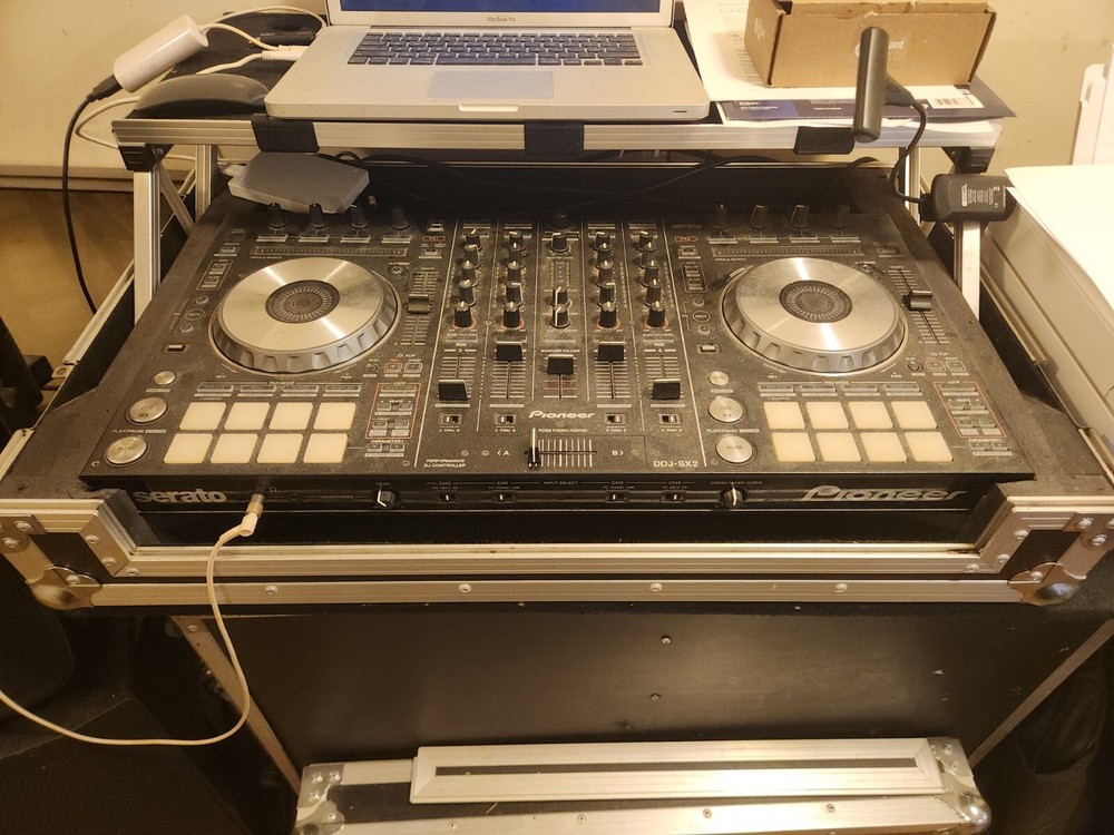 Pioneer DDJ-SX2 Digital DJ Controller