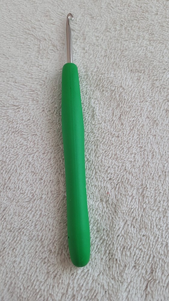 Preowned Serge Wooble Ergonomic Crochet Hook