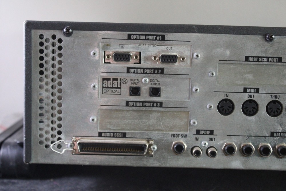 E-MU 4001 Darwin Digital Audio Disk Recorder EMU 1996 - Powers On