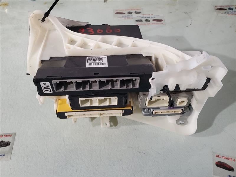 PRIUS 2014 Fuse Box Cabin 27409