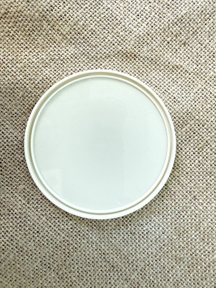 EKCO Hand Held 3-Cup Sifter With Lid-Off White-EUC