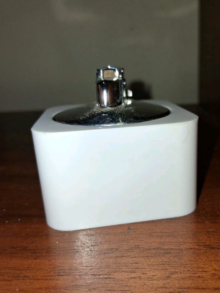 Vintage Ronson Varaflame White Square Table Lighter READ