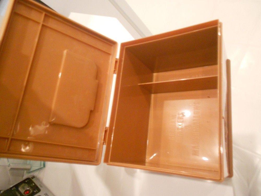 HERSHEY'S S'MORES HINGED PLASTIC BOX WITH HANDLE 9" X 7" X 5 1/2"