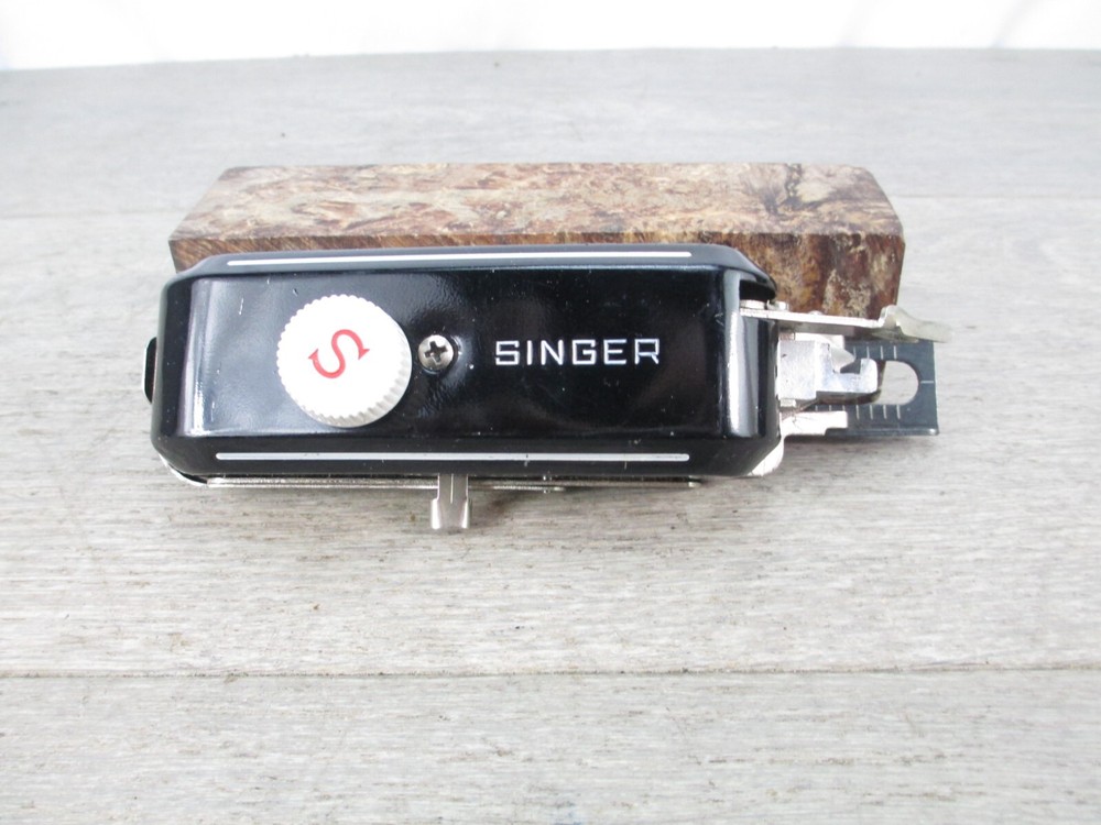 Singer 160506 Buttonholer Button Holer