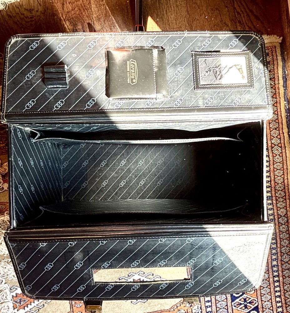 VINTAGE BLACK PILOTS BRIEF CASE