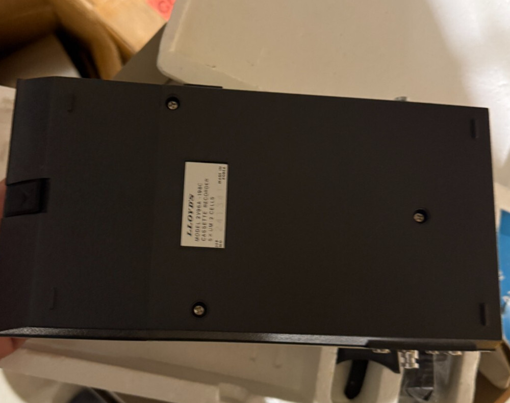 LLOYD'S Solid State Automatic Level Control Cassette Recorder Model 2V96A