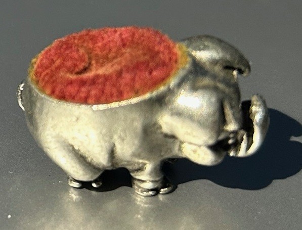 MINIATURE SILVER PIGLET PIG PIN CUSHION !!