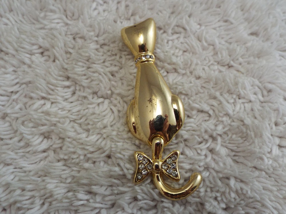Goldtone Cat Pin (D23)