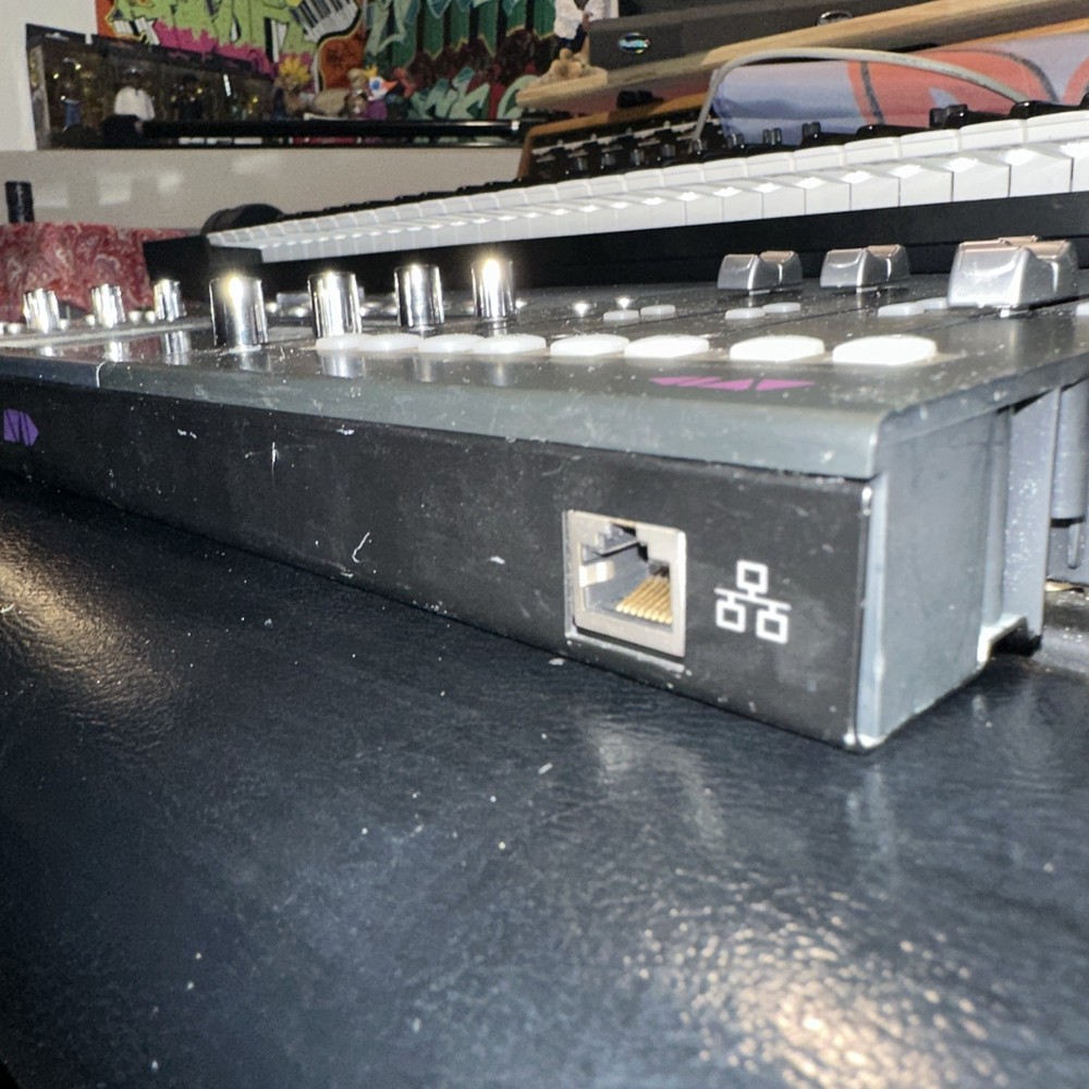 Avid Artist Control EUCON DAW Controller Touchscreen – Logic Pro / Pro Tools