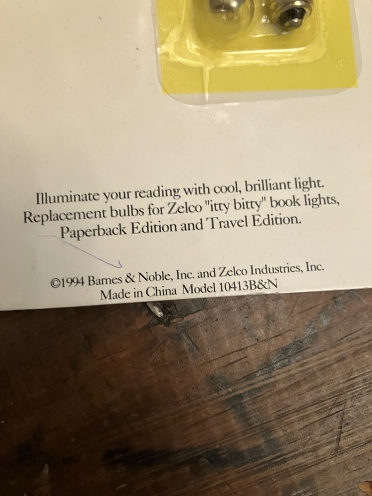 Vintage Zelco Itty Bitty Book Light Replacement Bulbs 2-Pack 1994 Barnes & Noble