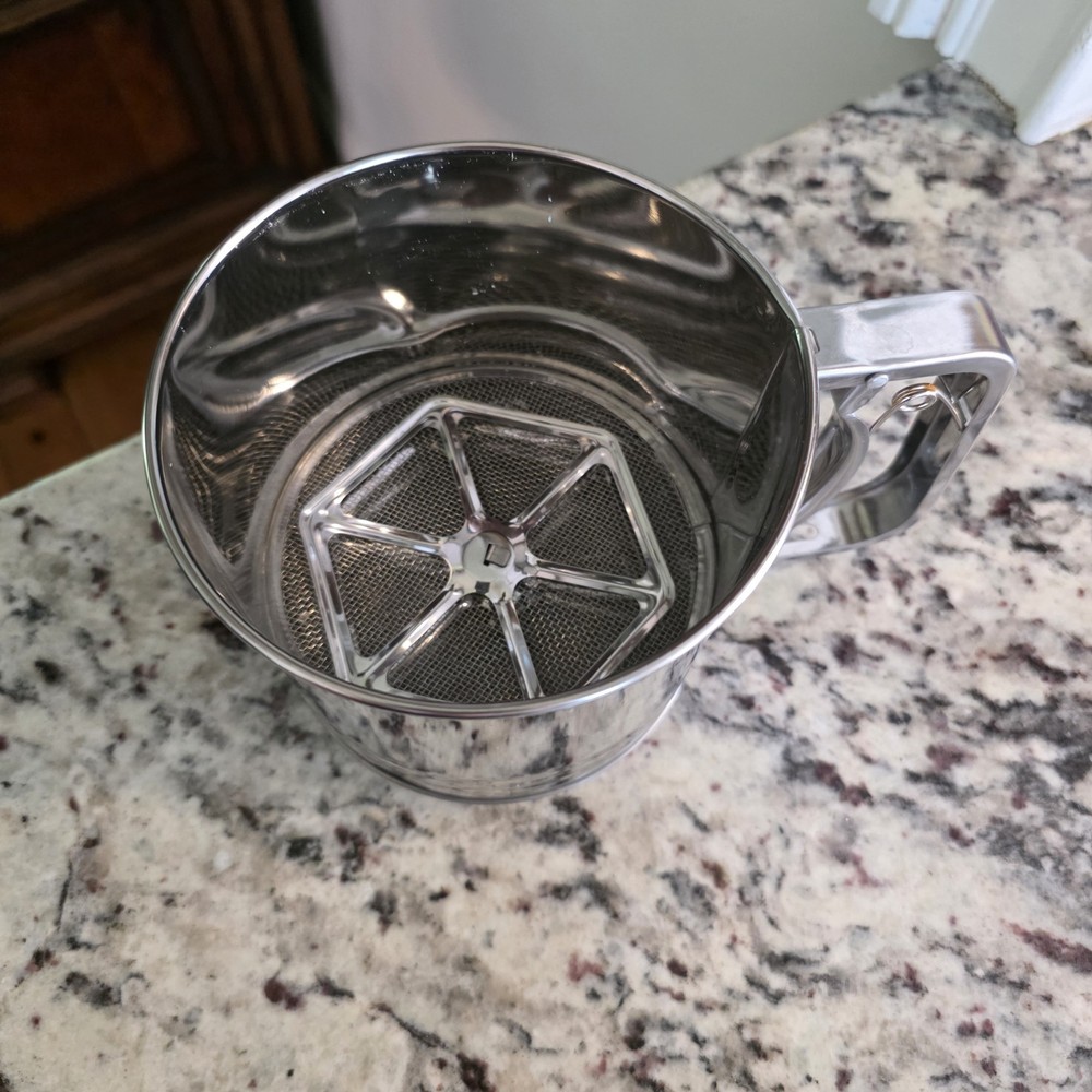 3-Cup Stainless Steel Flour Sifter Squeeze Handle