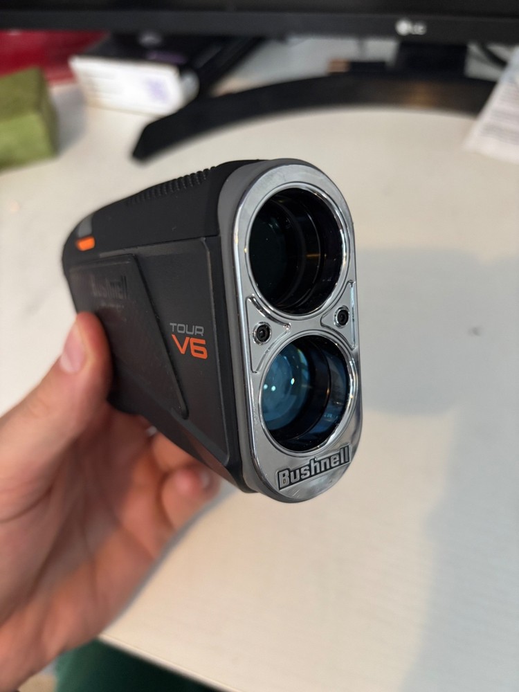 Range Finder Bushnell V6