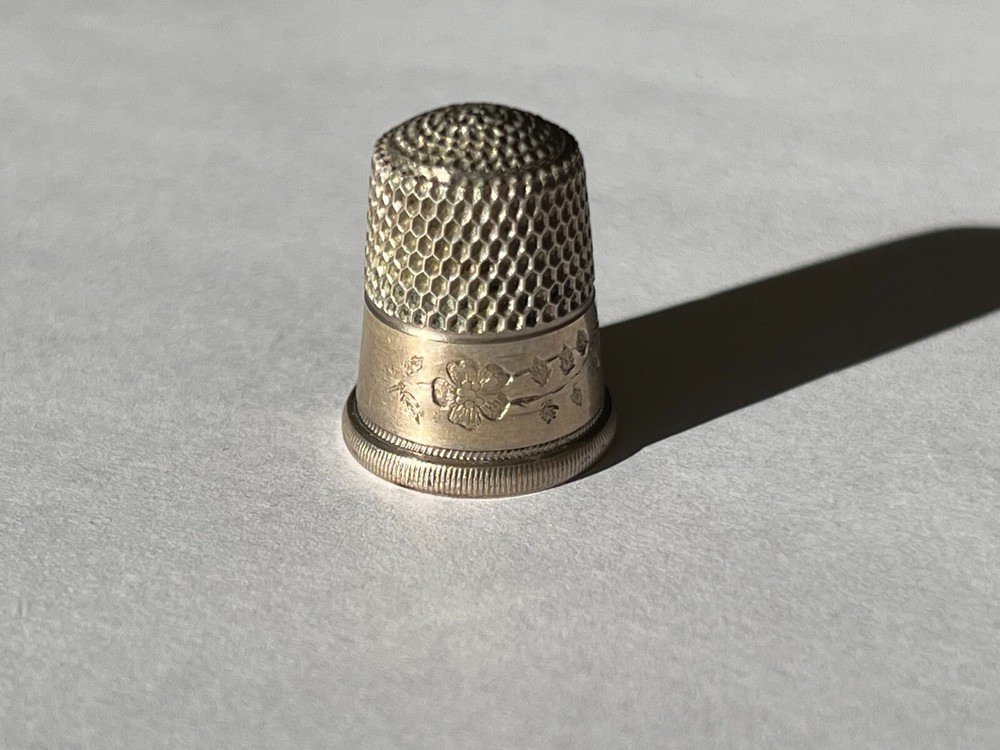 Antique Sterling Simons Roses Thimble