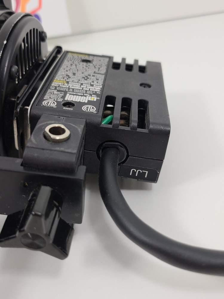 Lowel Pro-light Focus Flood Light - Comes with Chimera Mount Bracket