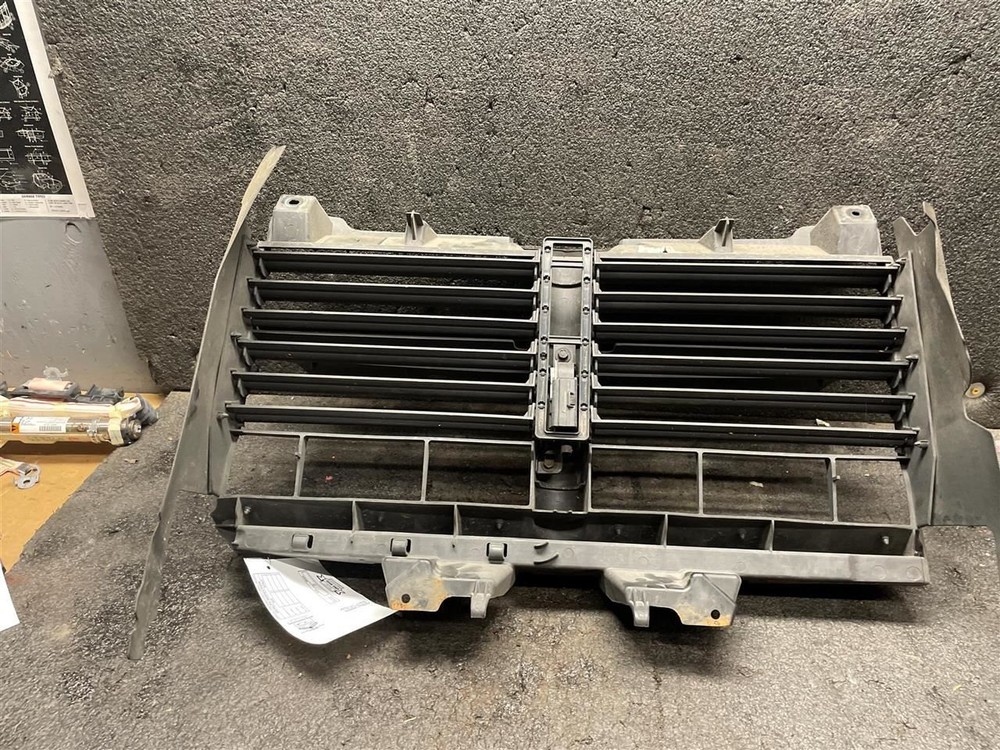 (LOCAL PICKUP ONLY) RAM1500 2015 Air Shutter 2049201