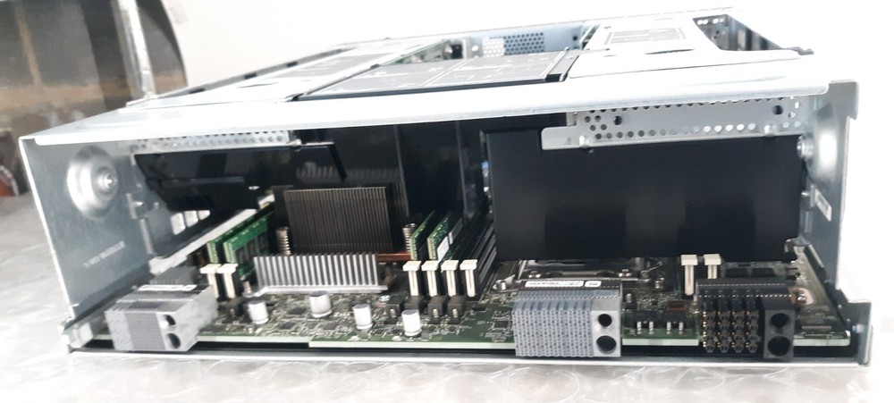 NetApp 111-01208+C1 SAN Filer System Controller Module w/ 1x Proc+4x 8GB PC3 RAM