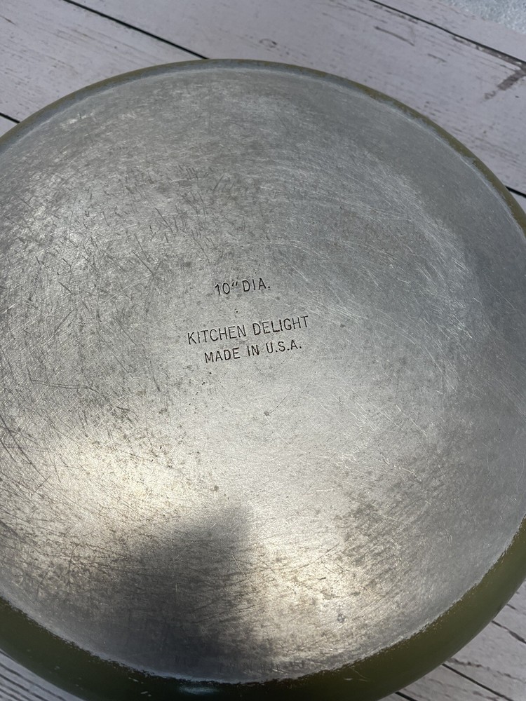 Vintage Kitchen Delight 10” Frying Pan