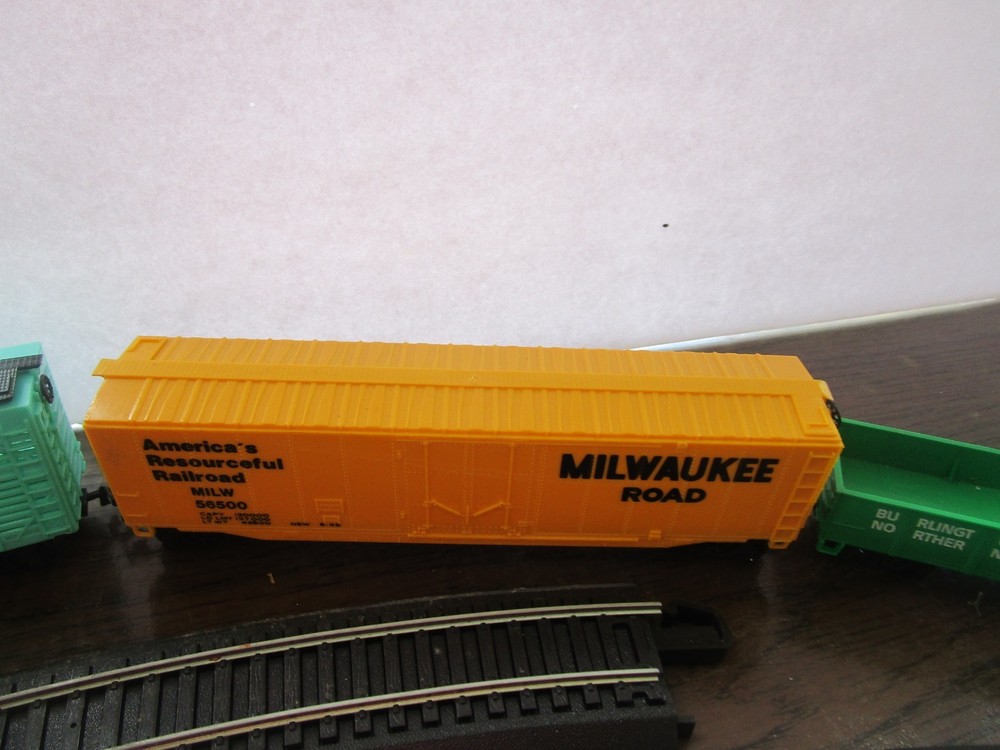 Bachmann E-Z Track System HO Scale Santa Fe Thunderbolt Electric Train Set #6067