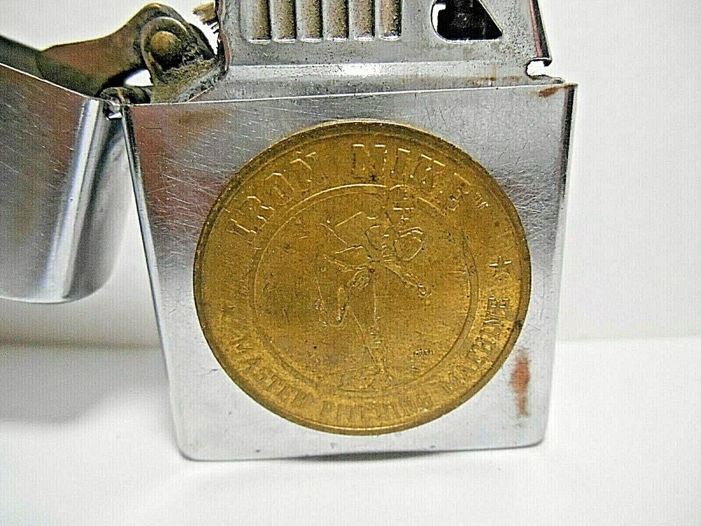 VINTAGE RONSON WIND II CIGARETTE LIGHTER IRON MIKE MASTER PITCHING MACHINE COIN
