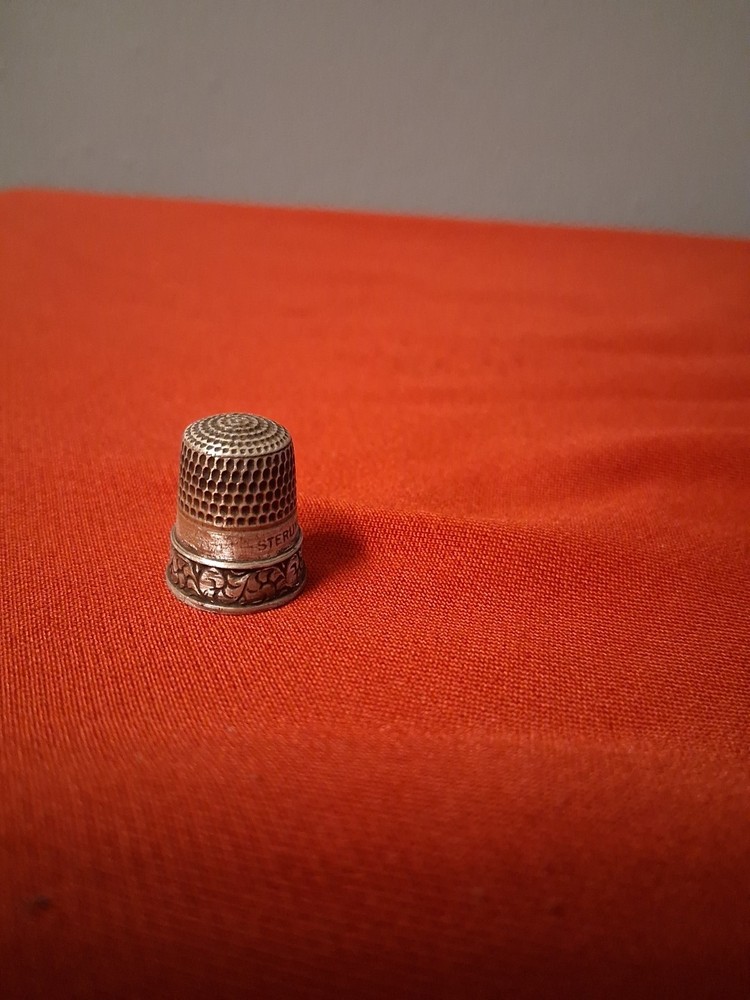 Sterling silver thimble hallmarked Anchor. See Pics