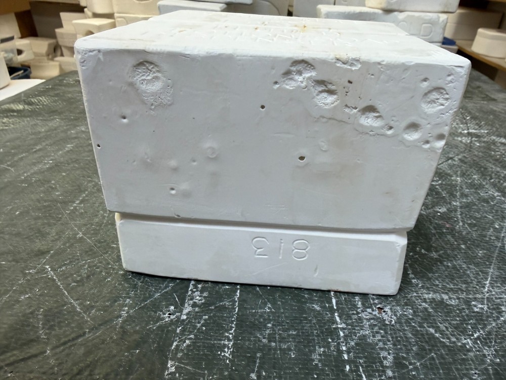 VINTAGE BOOTHE CERAMIC MOLD #813 FLUTED BASE PUMPER