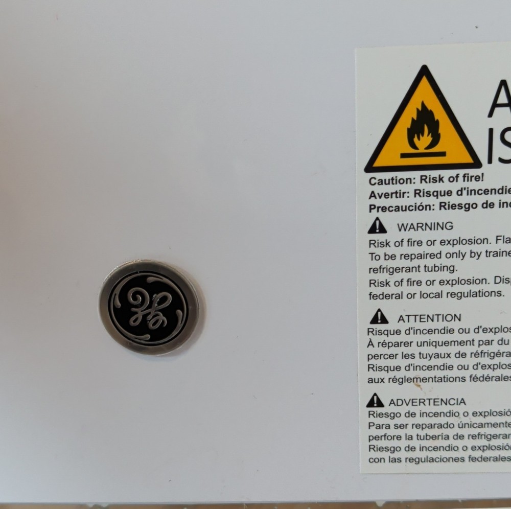 GE Appliances Portable Air Conditioner APCA14YBBW1 14000 BTU White Cool Fan Dry