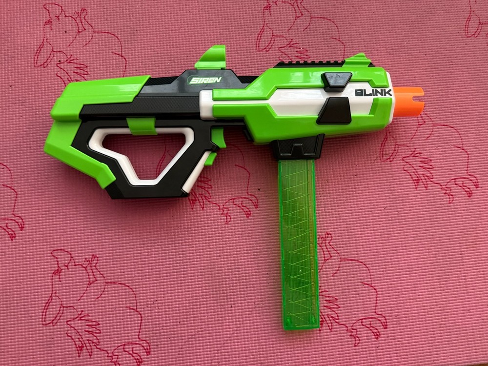 Siren Blasters Blink Motorized Blaster, Lightly Used