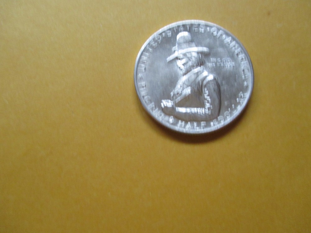 1920 HALF DOLLAR PILGRIM TERCENTENARY COMEMMORTIVE.