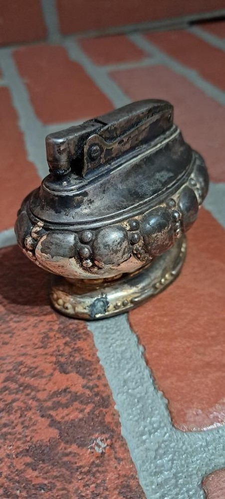 RONSON TABLE LIGHTER VINTAGE 1950S --DOESNT WORK MAYBE SILVER OR SILVERPLATED