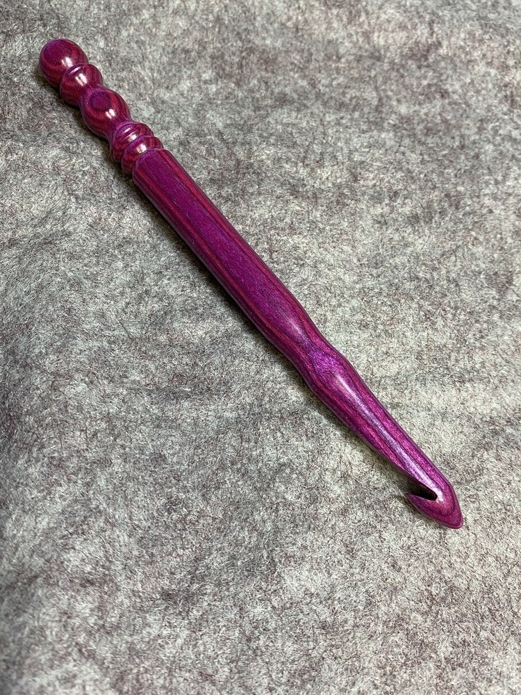 Hand carved LAVENDER WOOD YARN  CROCHET HOOK  size M