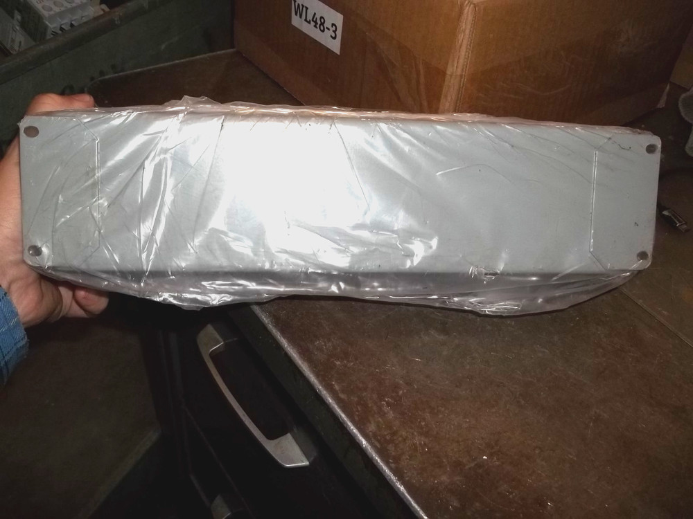 NEW IN PKG HOFFMAN E5PB PUSHBUTTON ENCLOSURE (837)