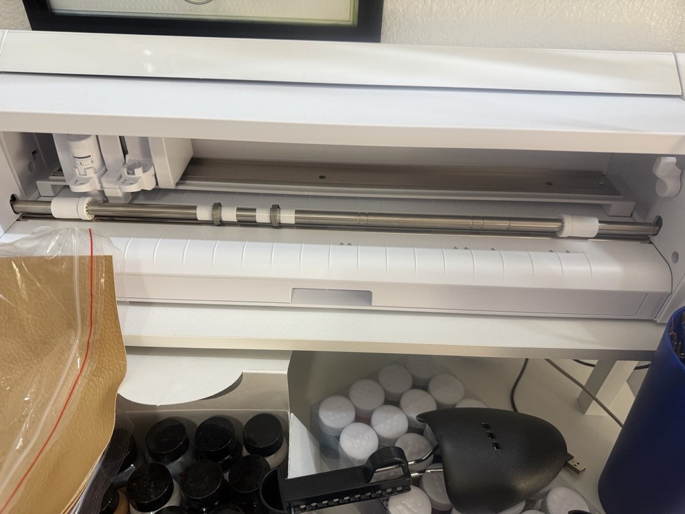 White Vinyl Cutter Machine Cutting Plotter with Accessories for Crafting