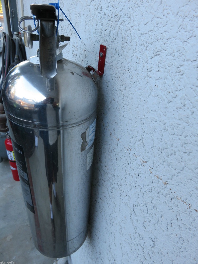 🔥🧯KIDDE (generic) BRACKET FOR 2 1/2 GAL. WATER PRESSURE FIRE EXTINGUISHERS