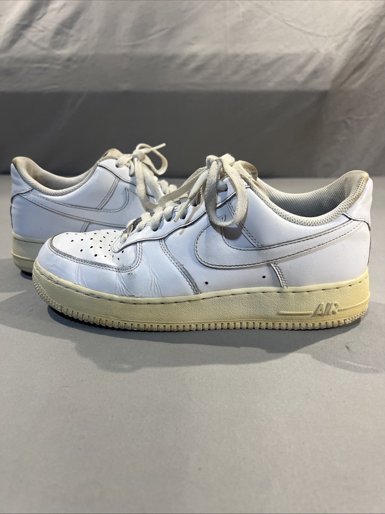 Men’s Size 9.5 Nike Air Force 1. White