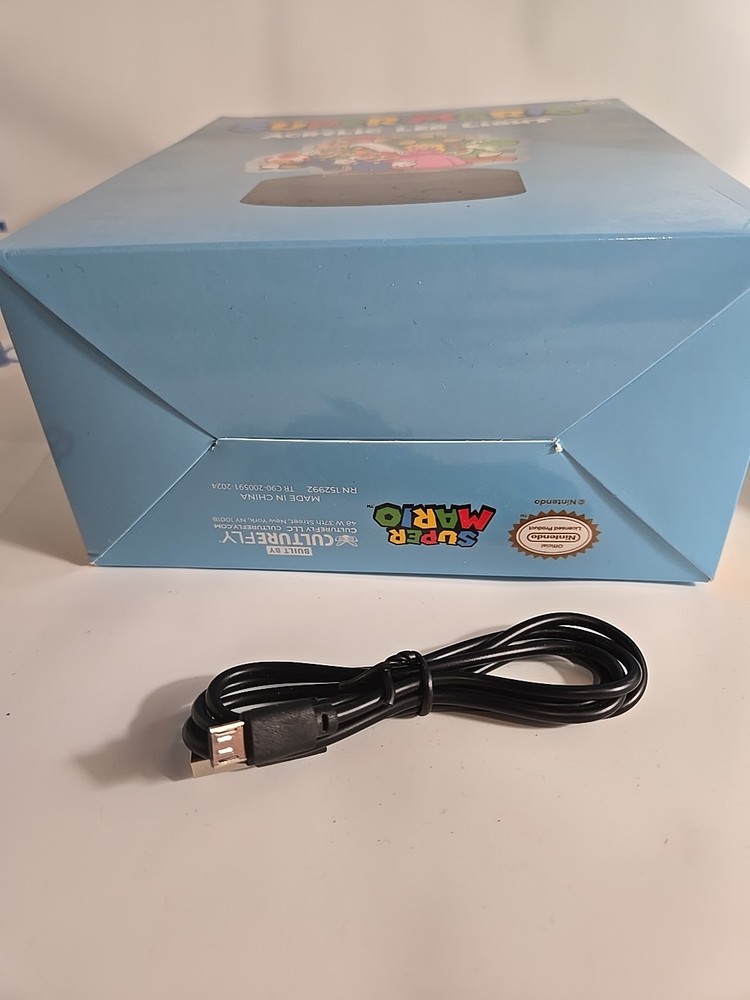 Nintendo Super Mario Acrylic LED Light with Battery or Plug Changes Colors Boxed